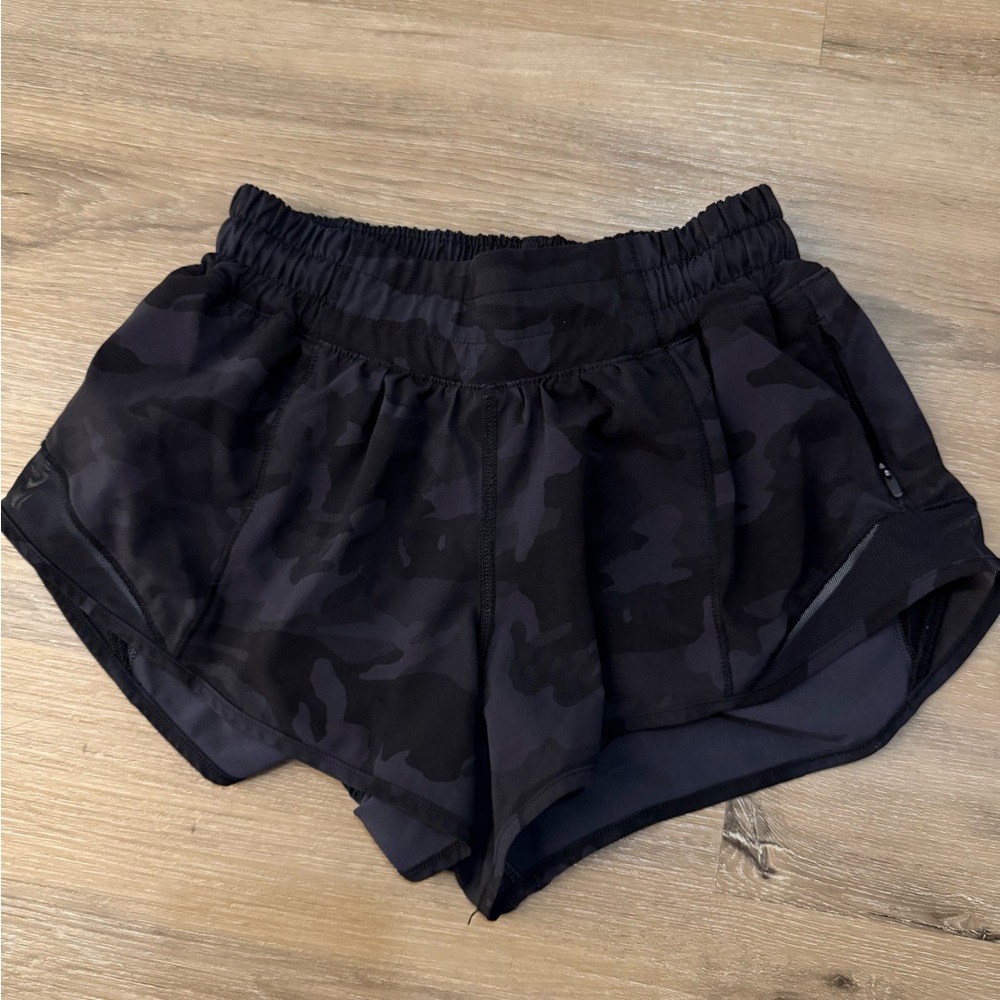 lulu hotty hot shorts 2.5